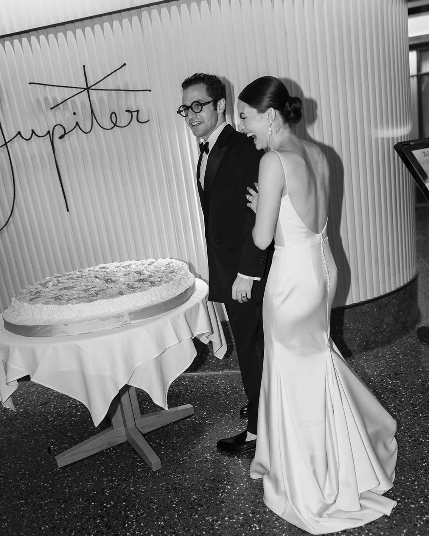 &lsquo;Tis this CAKE! Scroll to see their pure excitement when they saw it for the first time! I adored how Ari and Ali chose their favorite restaurant at the Rockefeller center to host their NYC reception celebration. The food, the wine, the music, 